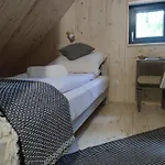Slow Huts مينزغوجة