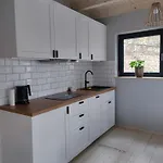 Slow Huts مينزغوجة