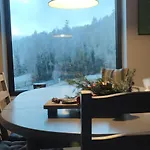 Slow Huts مينزغوجة